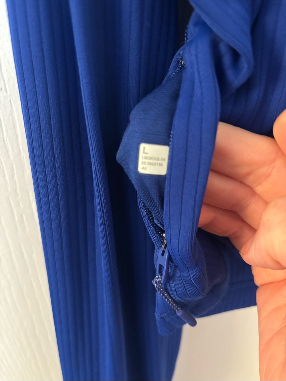 Lululemon it’s rulu half zip waist length size large (fits an 8 IMO) - Picture 4 of 4